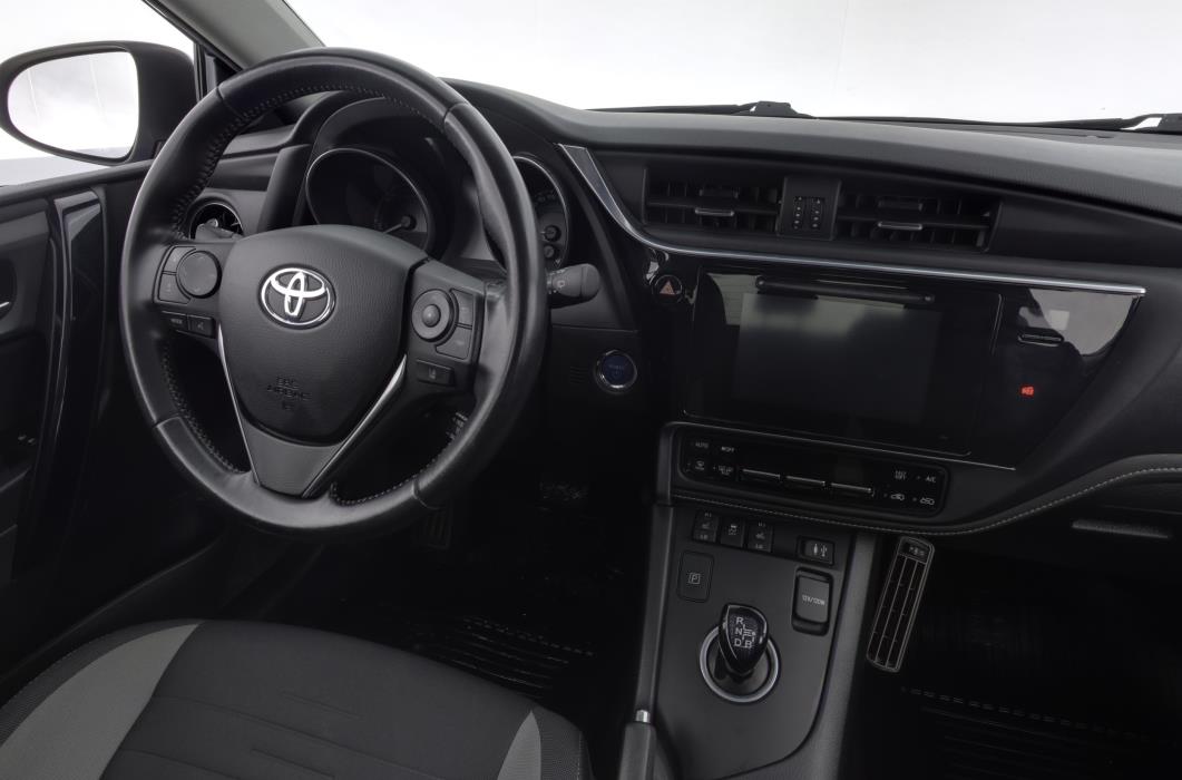 TOYOTA Auris 2016
