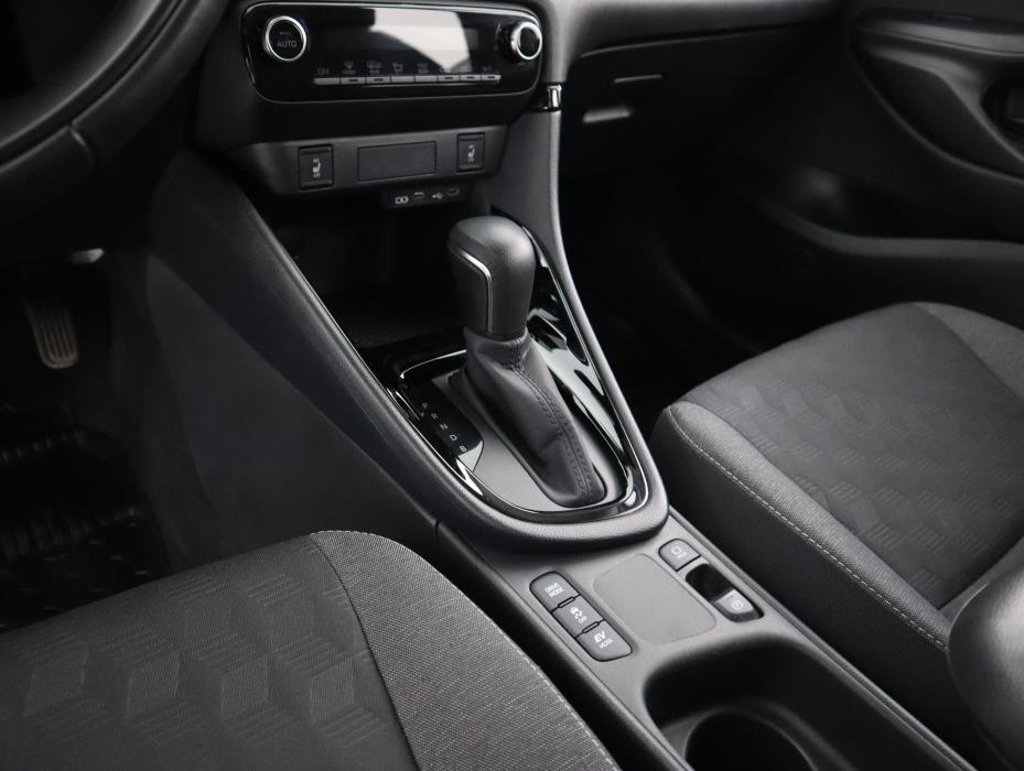 TOYOTA Yaris 2024
