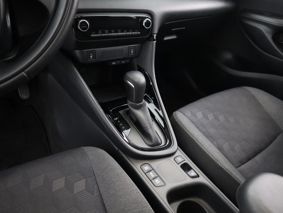 TOYOTA Yaris 2024