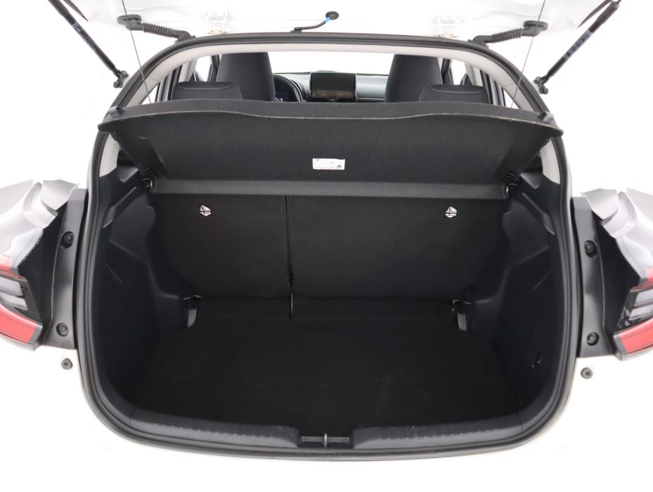 TOYOTA Yaris 2025