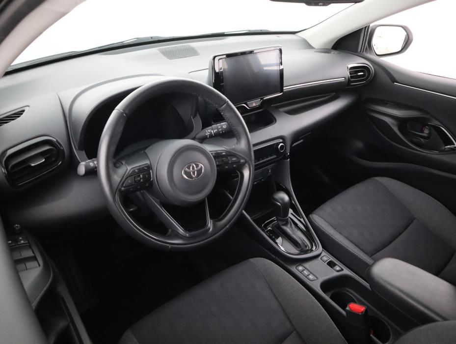 TOYOTA Yaris 2025