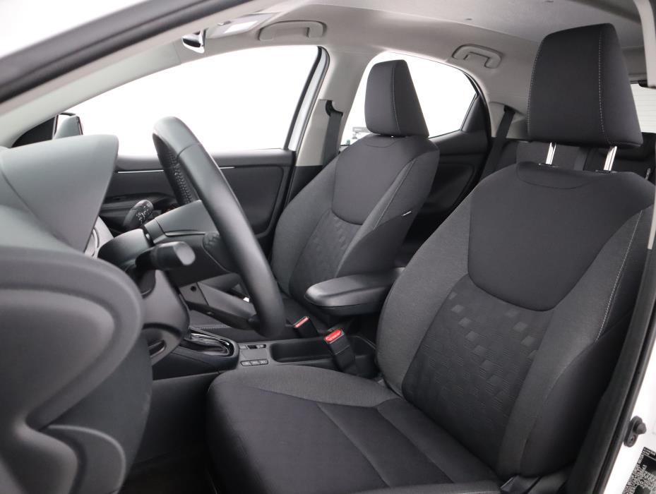 TOYOTA Yaris 2025