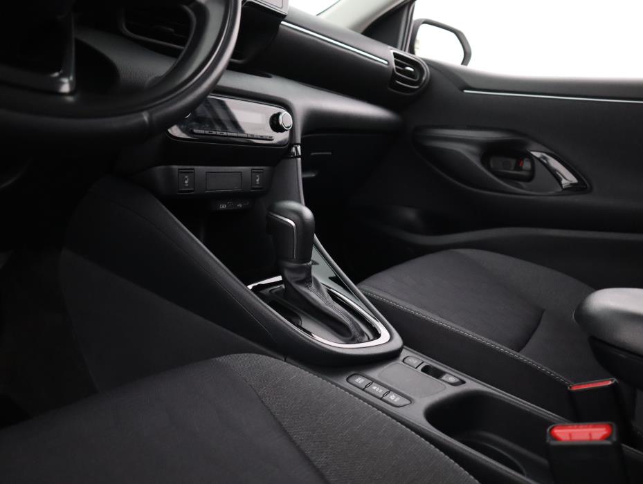 TOYOTA Yaris 2025