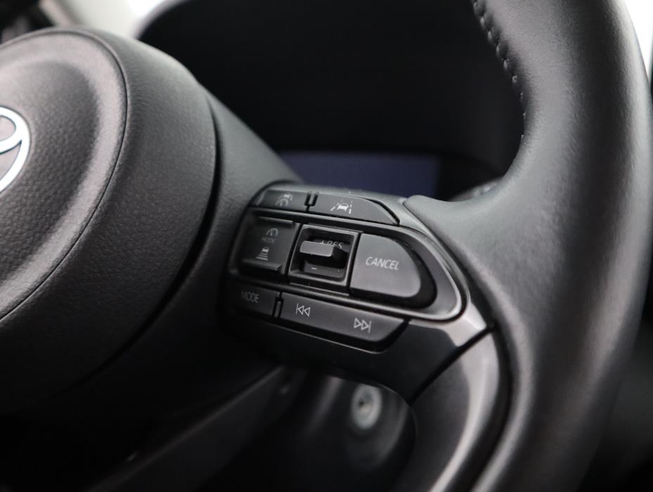 TOYOTA Yaris 2025