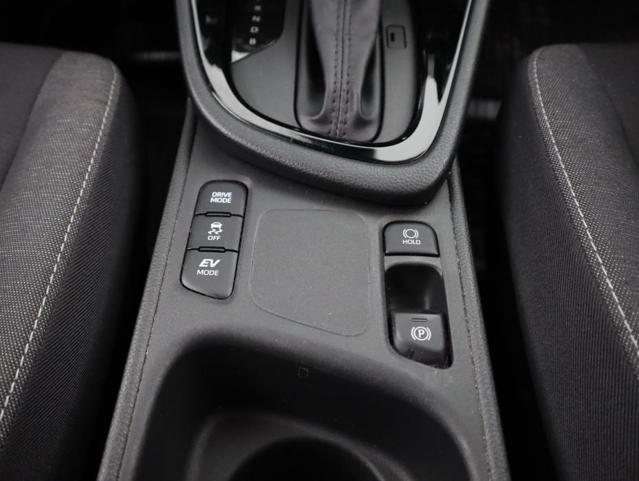 TOYOTA Yaris 2025