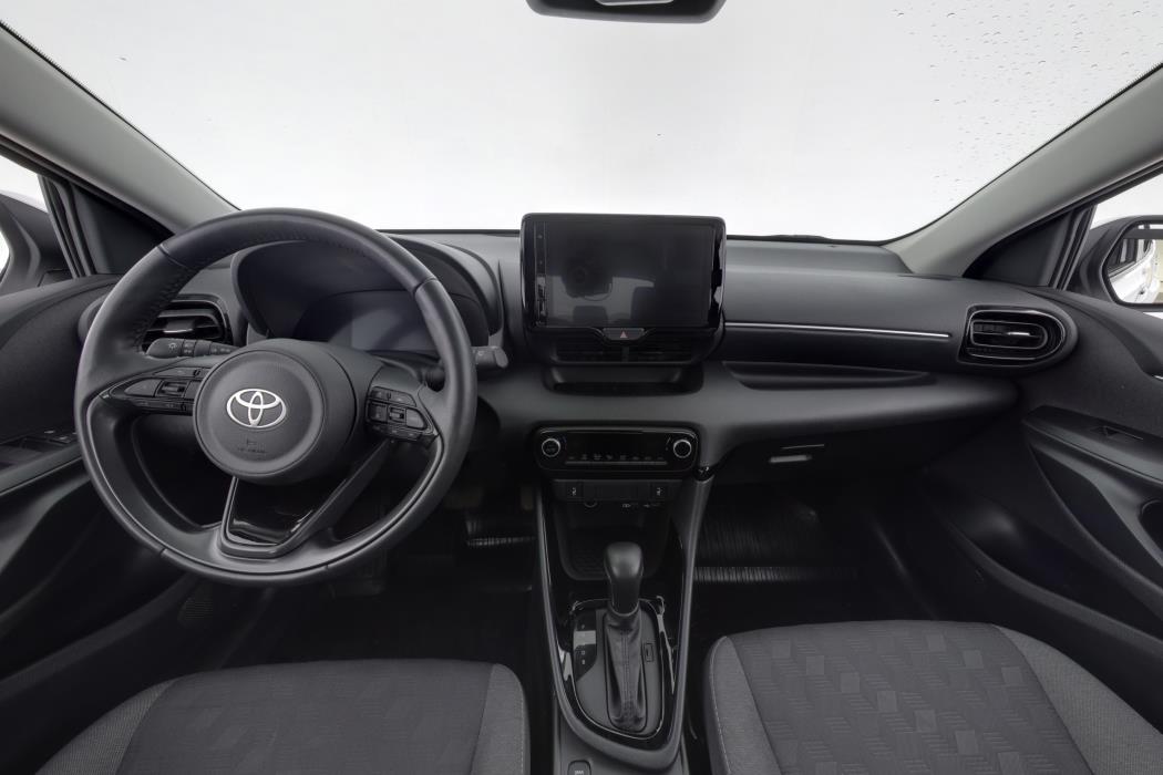 TOYOTA Yaris 2025