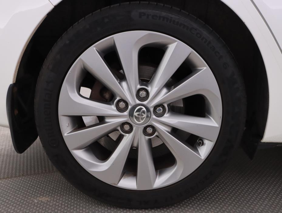 TOYOTA Auris 2014