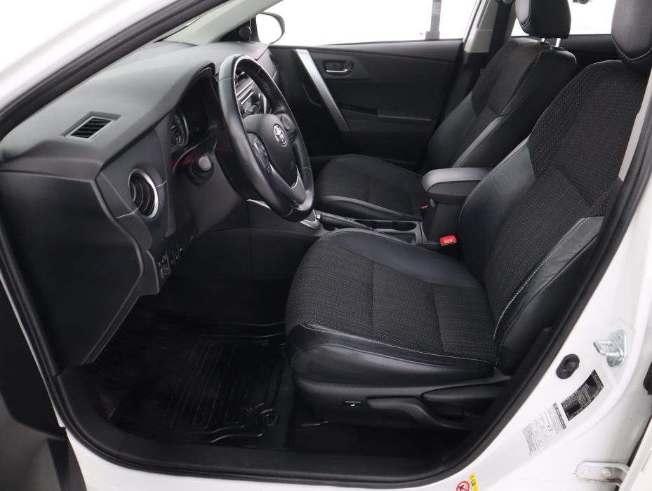 TOYOTA Auris 2014