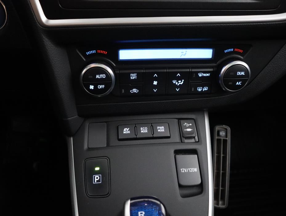 TOYOTA Auris 2014