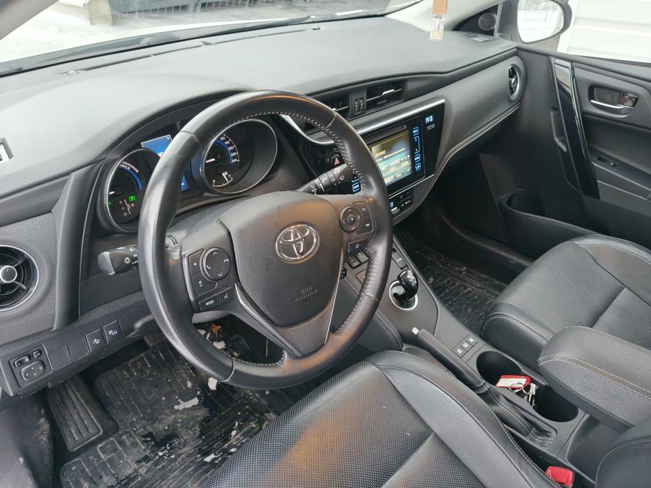 TOYOTA Auris 2016