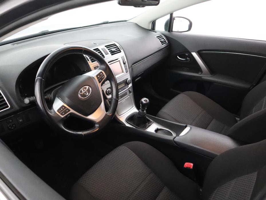 TOYOTA Avensis 2012
