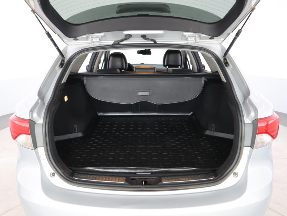 TOYOTA Avensis 2013