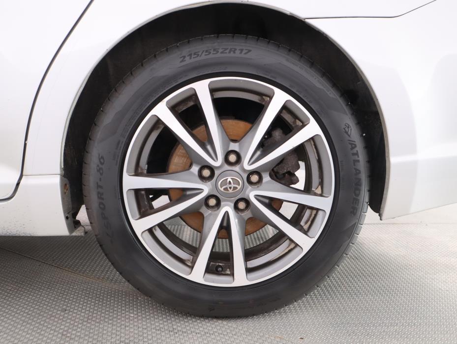 TOYOTA Avensis 2013