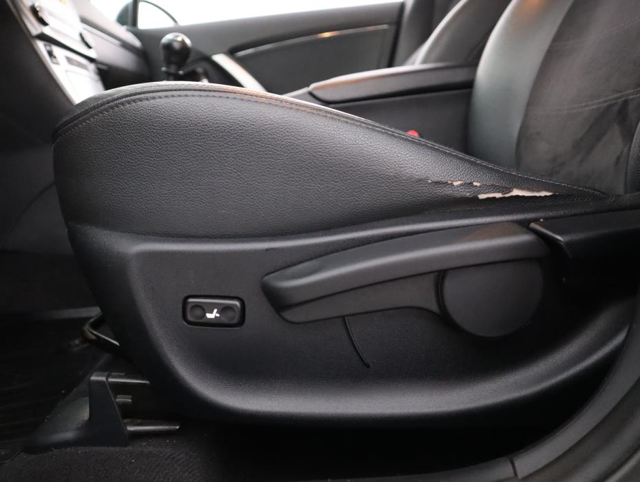 TOYOTA Avensis 2013