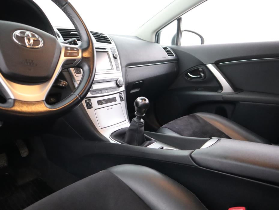 TOYOTA Avensis 2013