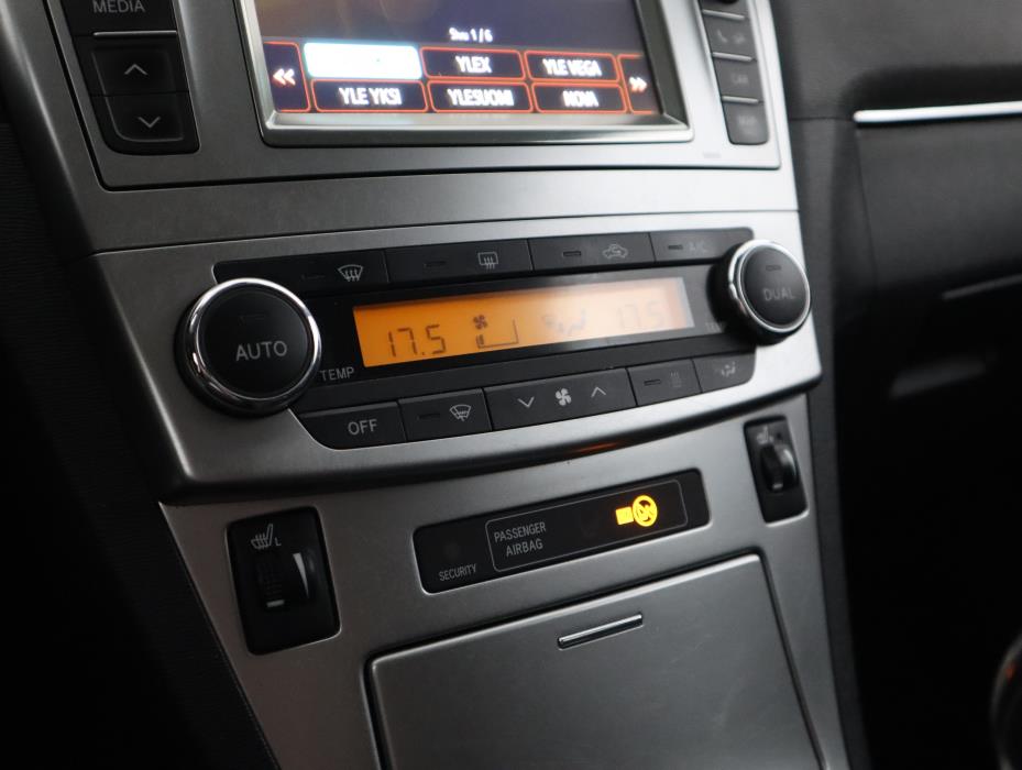 TOYOTA Avensis 2013