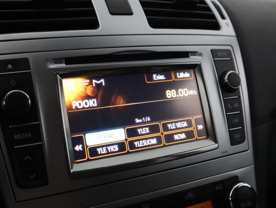 TOYOTA Avensis 2013
