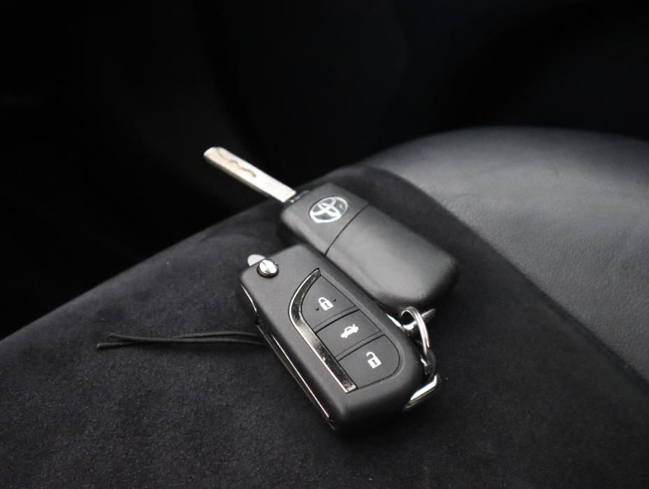 TOYOTA Avensis 2013