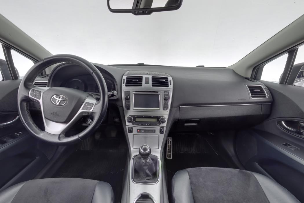 TOYOTA Avensis 2013