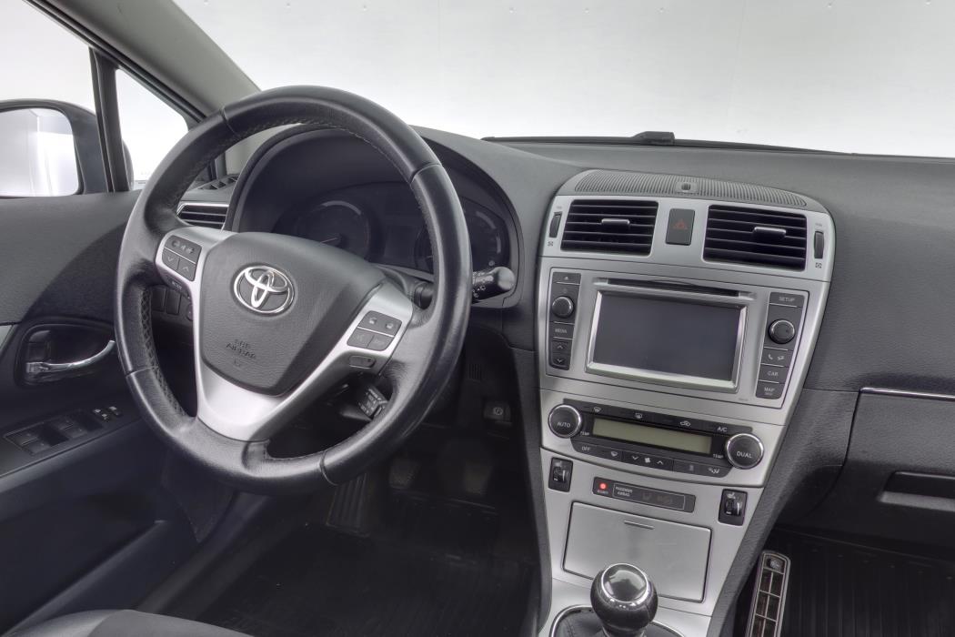 TOYOTA Avensis 2013