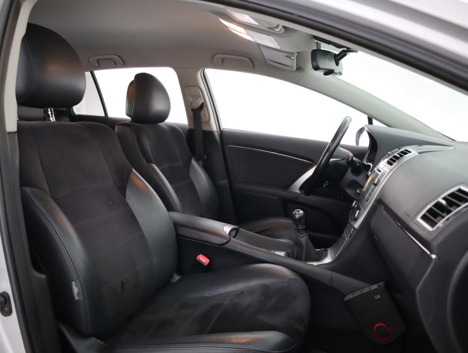 TOYOTA Avensis 2013