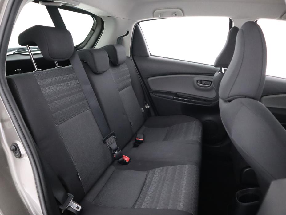 TOYOTA Yaris 2016