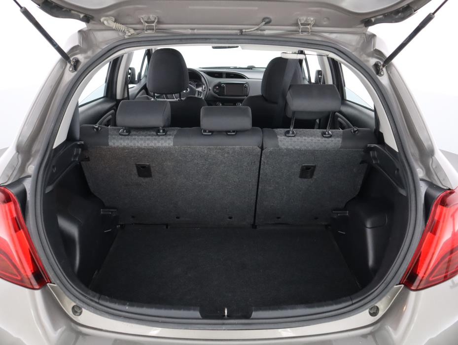 TOYOTA Yaris 2016