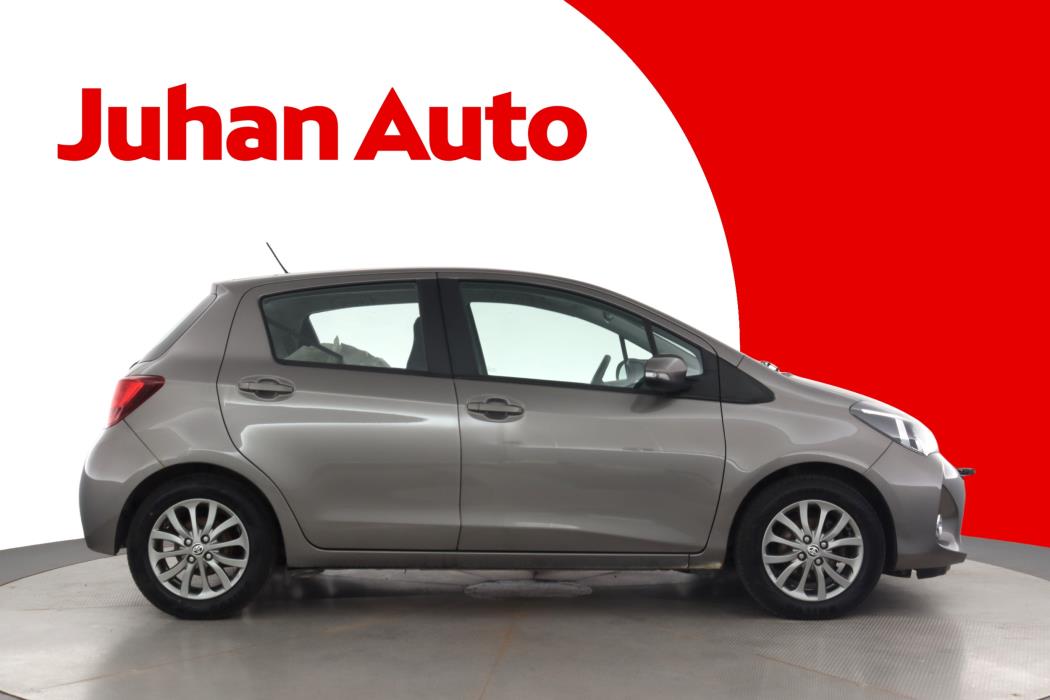 TOYOTA Yaris 2016