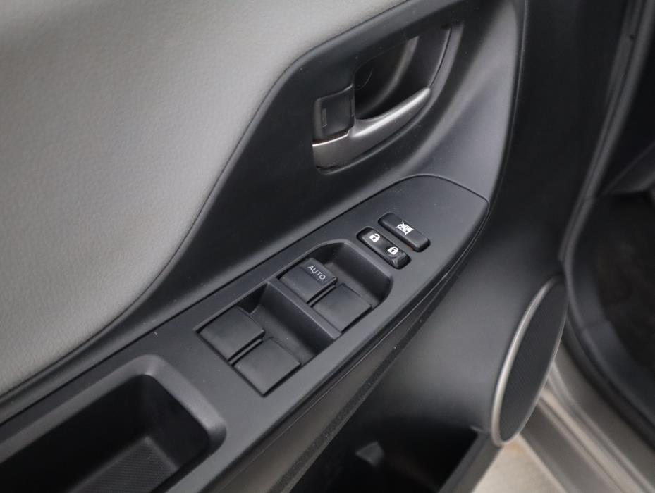 TOYOTA Yaris 2016