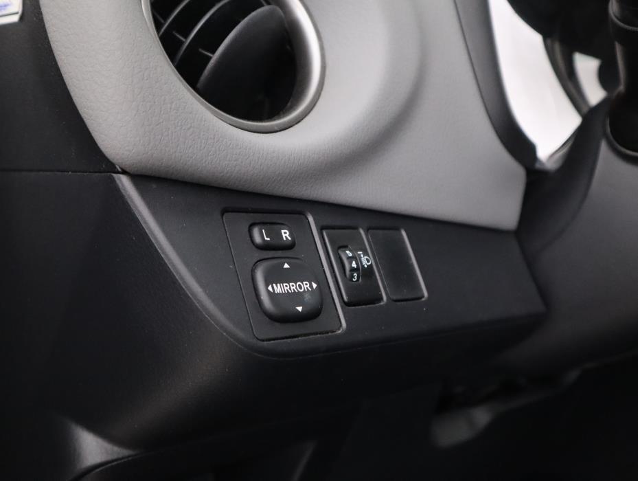 TOYOTA Yaris 2016