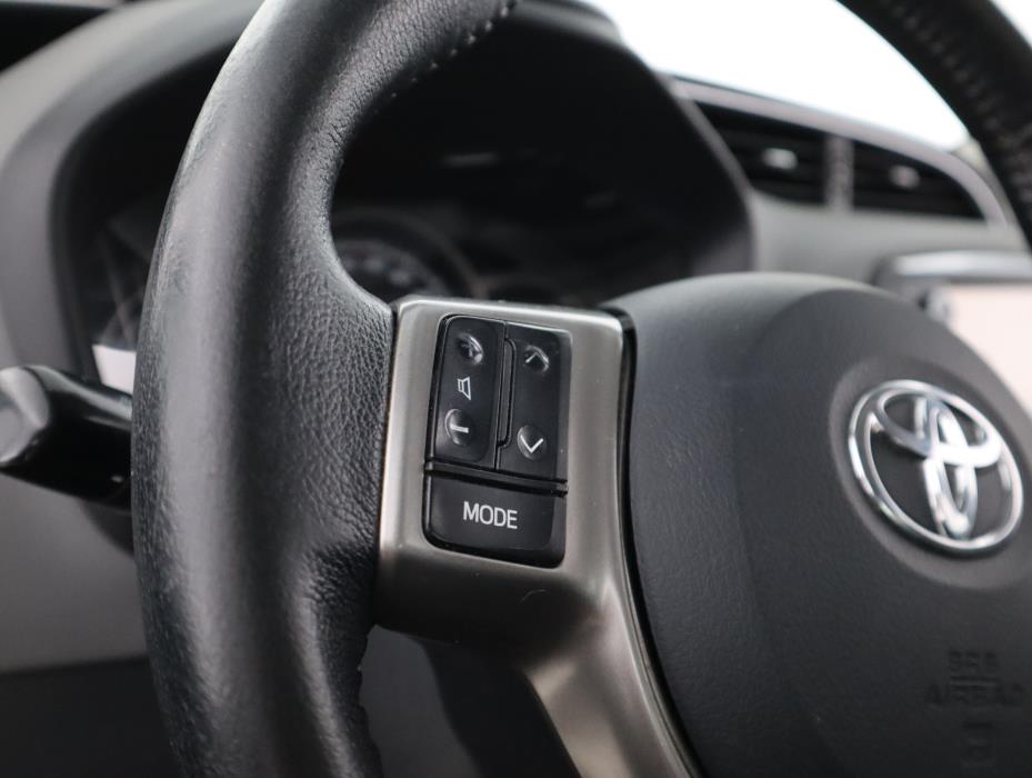 TOYOTA Yaris 2016