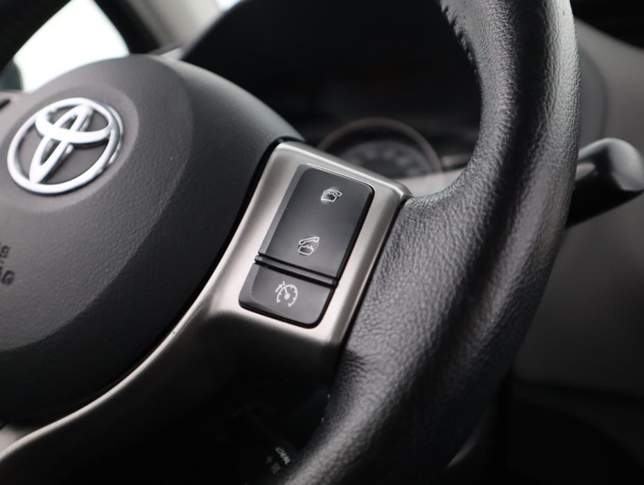 TOYOTA Yaris 2016
