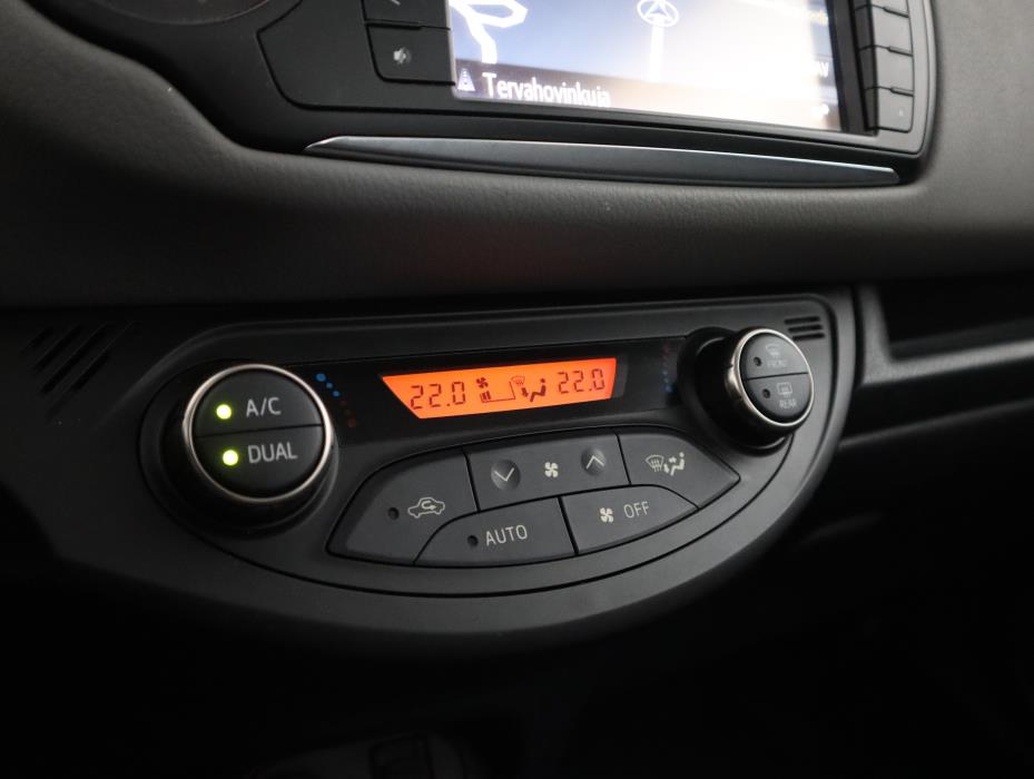 TOYOTA Yaris 2016