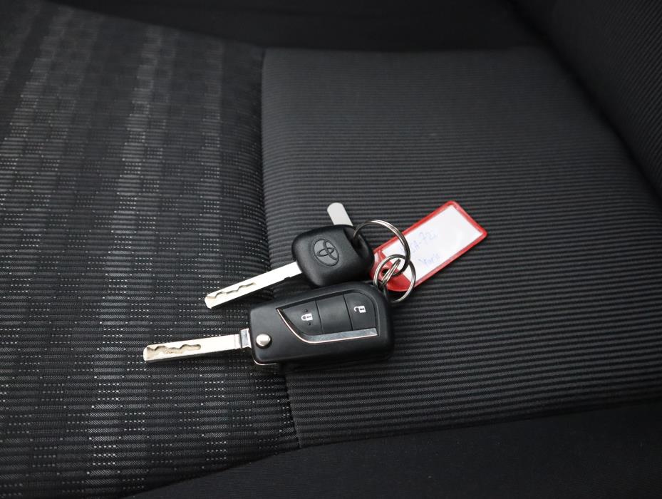 TOYOTA Yaris 2016