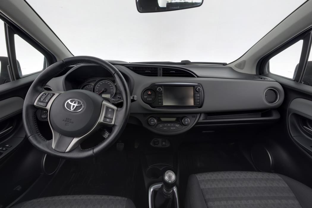 TOYOTA Yaris 2016