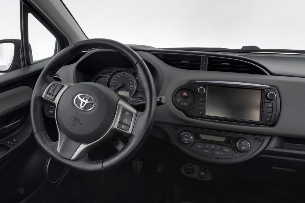 TOYOTA Yaris 2016