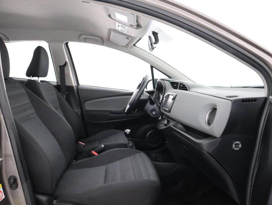 TOYOTA Yaris 2016