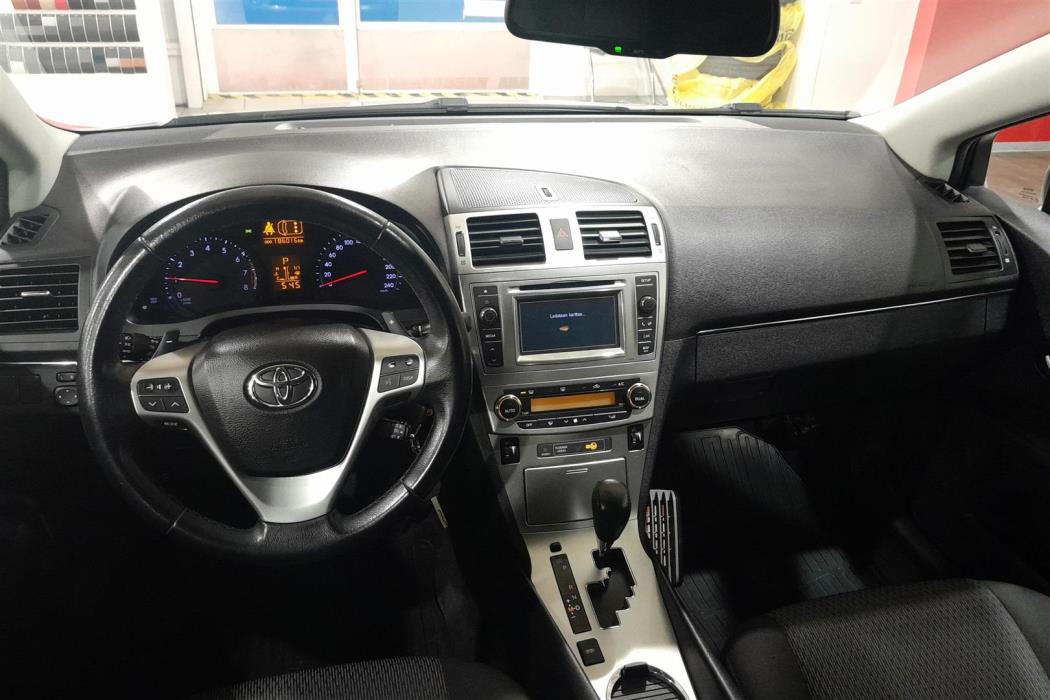 TOYOTA Avensis 2013