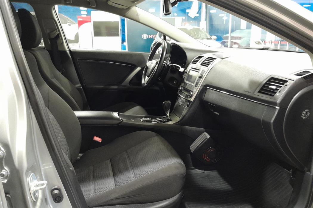 TOYOTA Avensis 2013