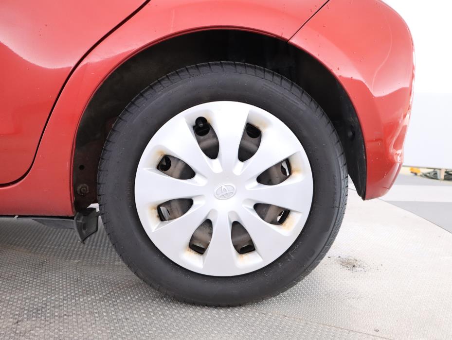 TOYOTA Yaris 2013