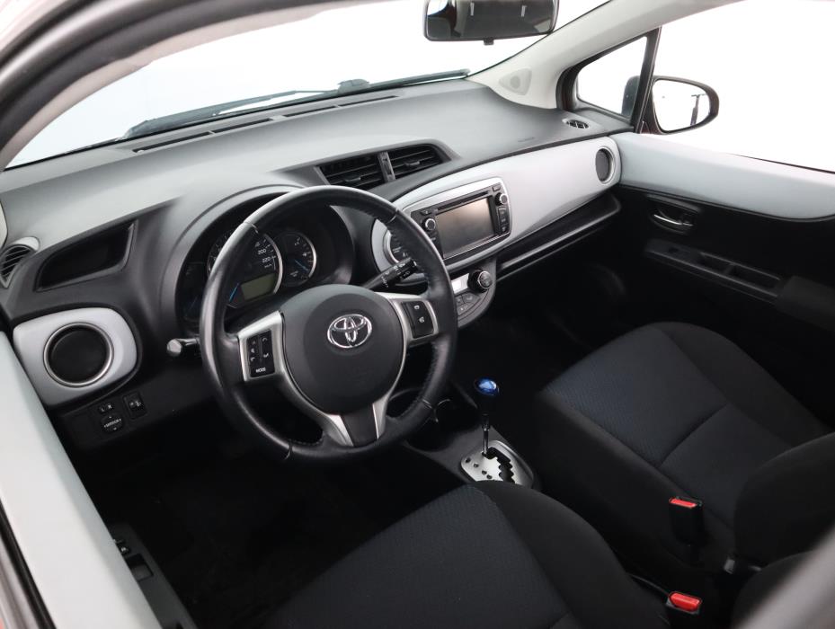 TOYOTA Yaris 2013