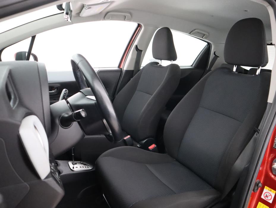 TOYOTA Yaris 2013