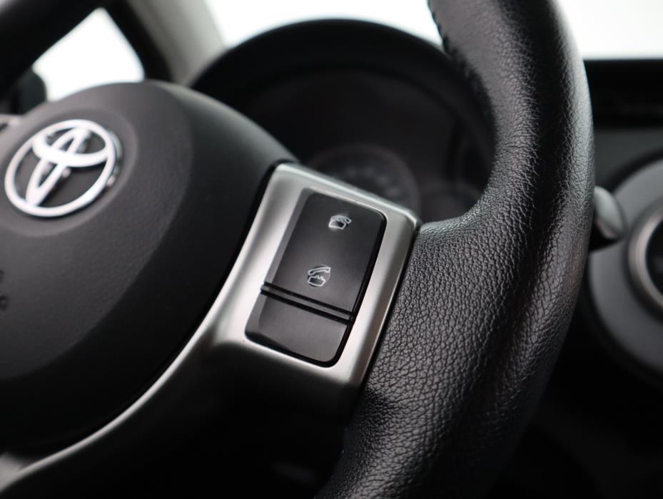 TOYOTA Yaris 2013