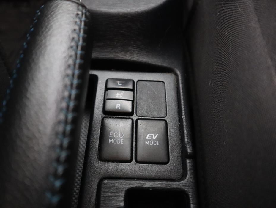 TOYOTA Yaris 2013