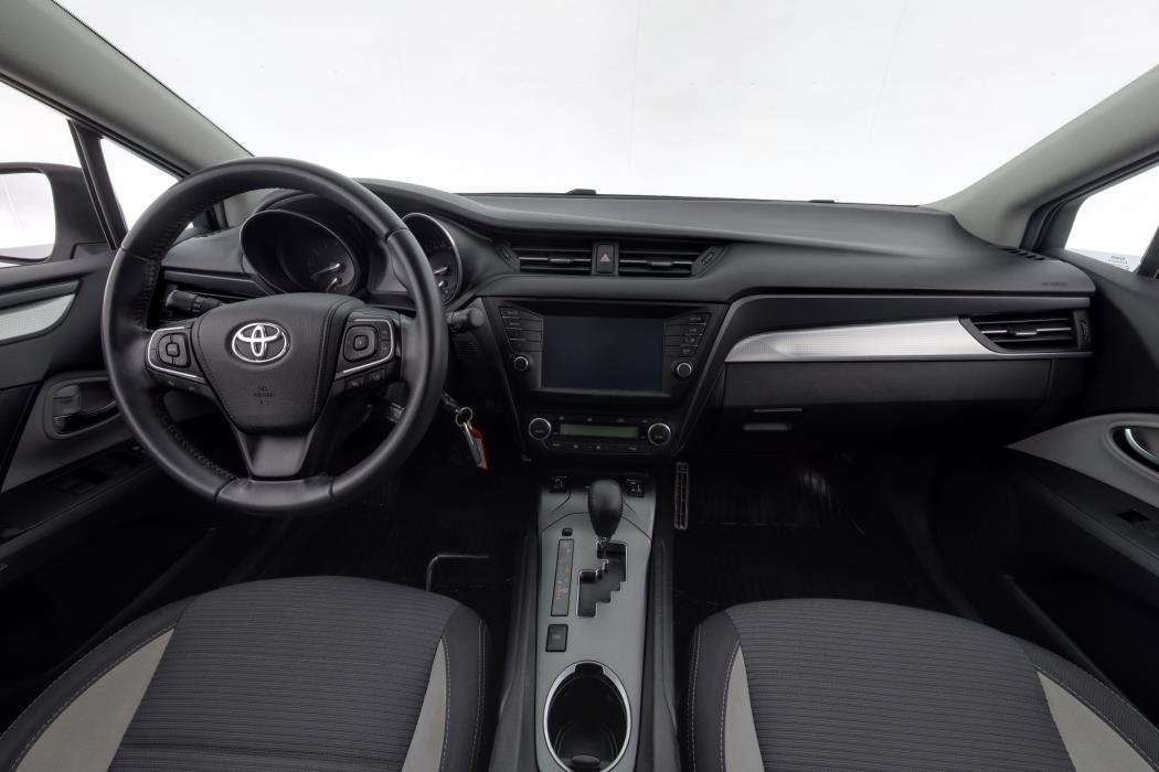 TOYOTA Avensis 2017