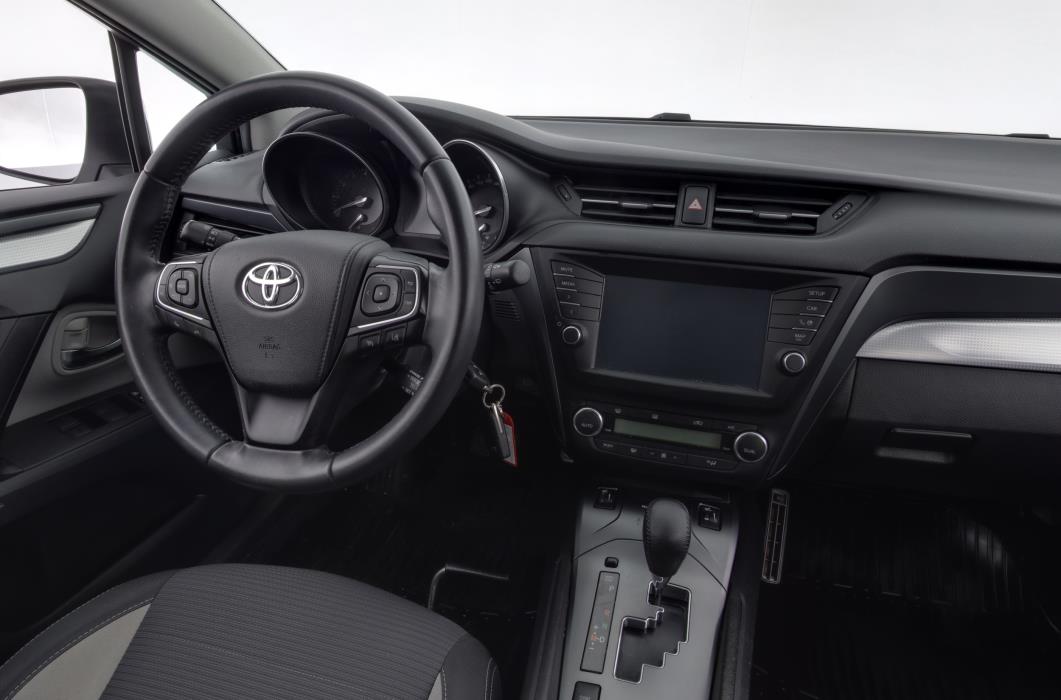 TOYOTA Avensis 2017