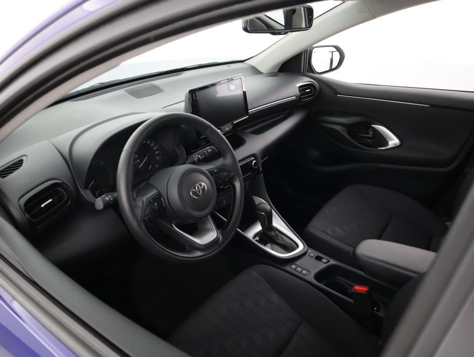 TOYOTA Yaris 2025