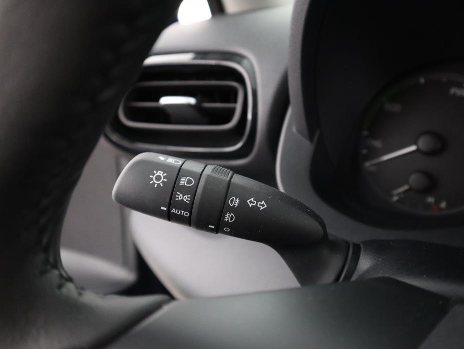 TOYOTA Yaris 2025