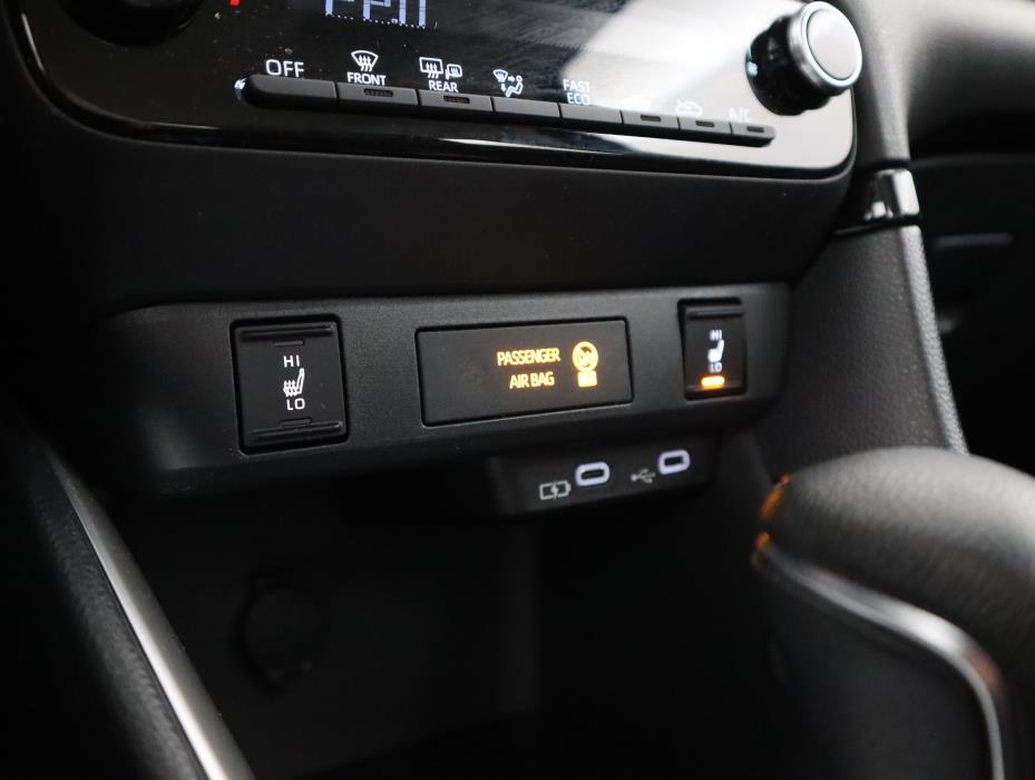 TOYOTA Yaris 2025