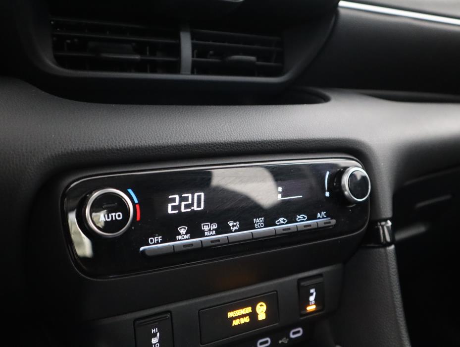 TOYOTA Yaris 2025